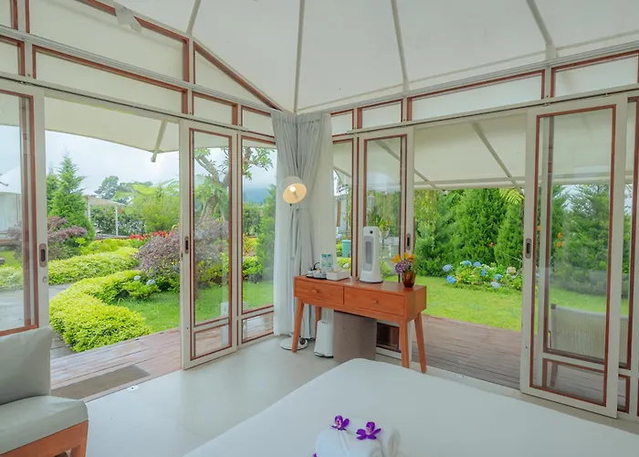 Svargan Lakeside Glamping ラグジュアリーテント