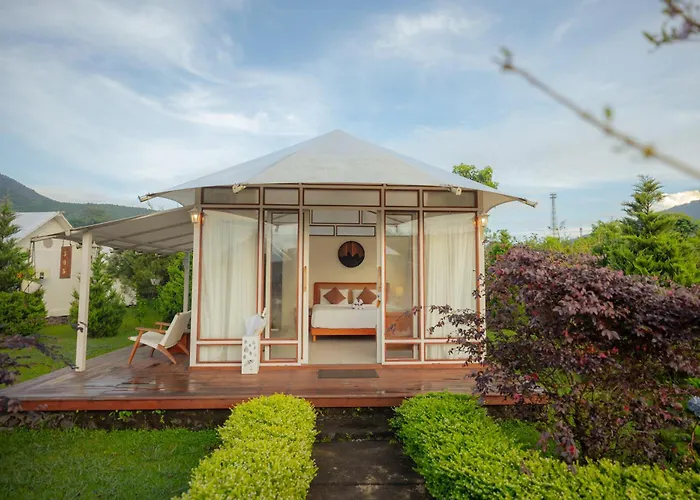 Svargan Lakeside Glamping Selemadeg
