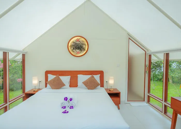 Svargan Lakeside Glamping * Selemadeg