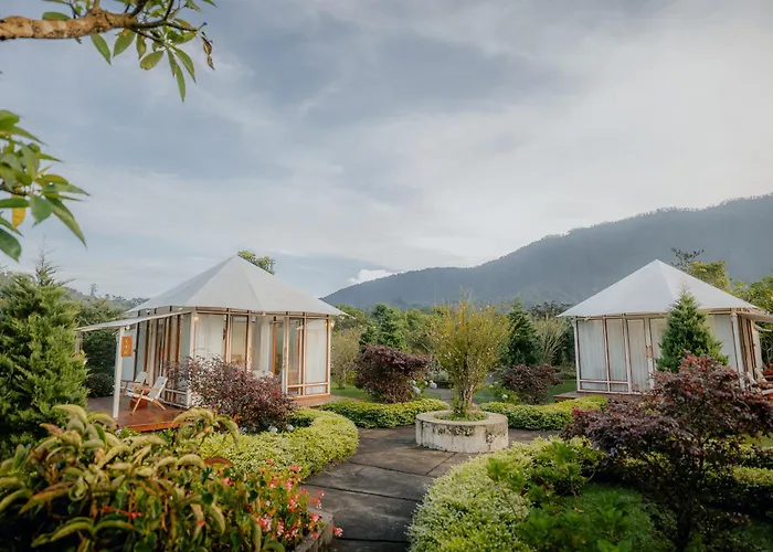 Svargan Lakeside Glamping ラグジュアリーテント *