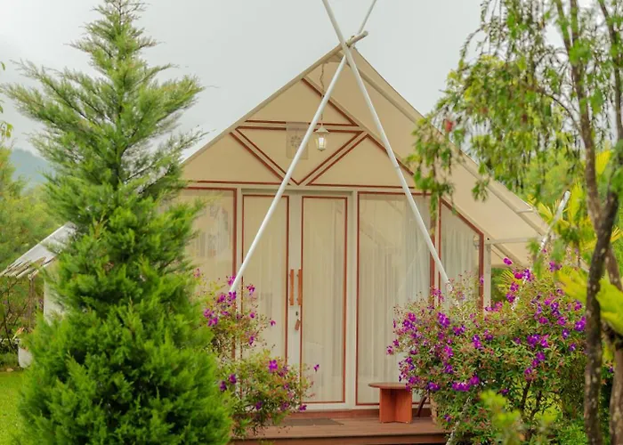 Svargan Lakeside Glamping ラグジュアリーテント