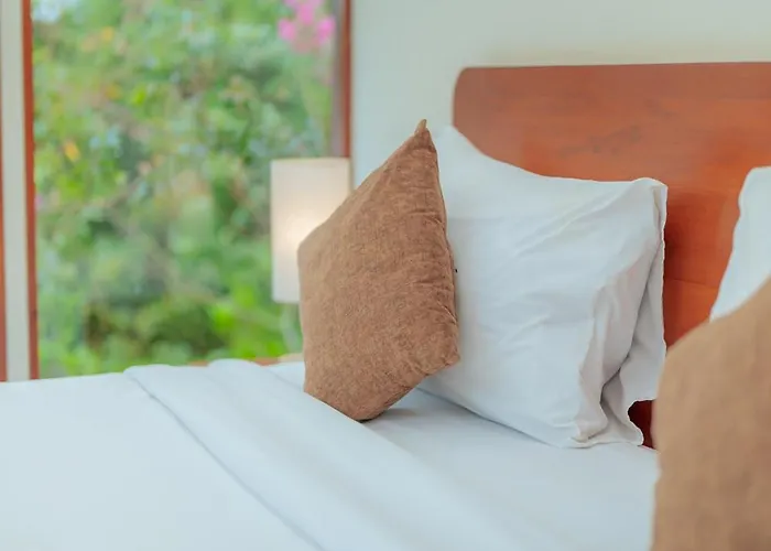 Svargan Lakeside Glamping * Selemadeg