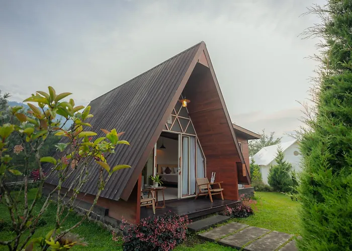 ラグジュアリーテント Svargan Lakeside Glamping Selemadeg