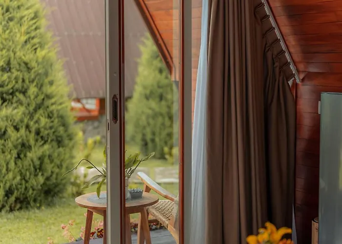 Svargan Lakeside Glamping *