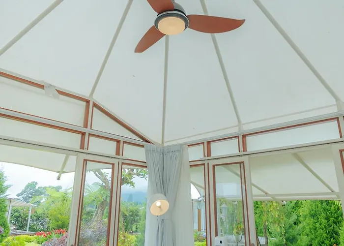 Svargan Lakeside Glamping
